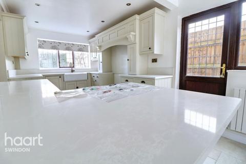 4 bedroom detached house for sale, Cantors Way, MALMESBURY