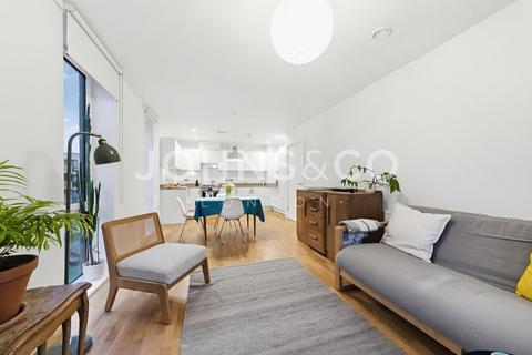 2 bedroom apartment to rent, 201 Carpenter House