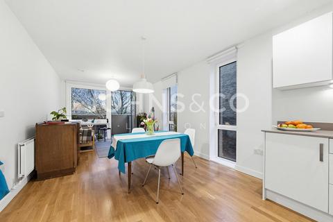 2 bedroom apartment to rent, 201 Carpenter House