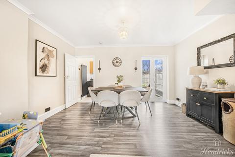 2 bedroom semi-detached house for sale, Feeches Road, Southend-on-sea, SS2 6