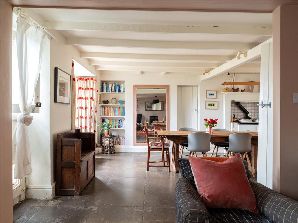 Living Room / Dining