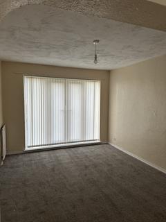 3 bedroom semi-detached house to rent, Halliwell Road, Prestwich M25