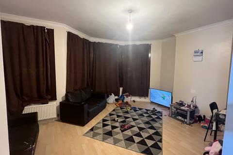 2 bedroom maisonette to rent, Pinner Road, HA1