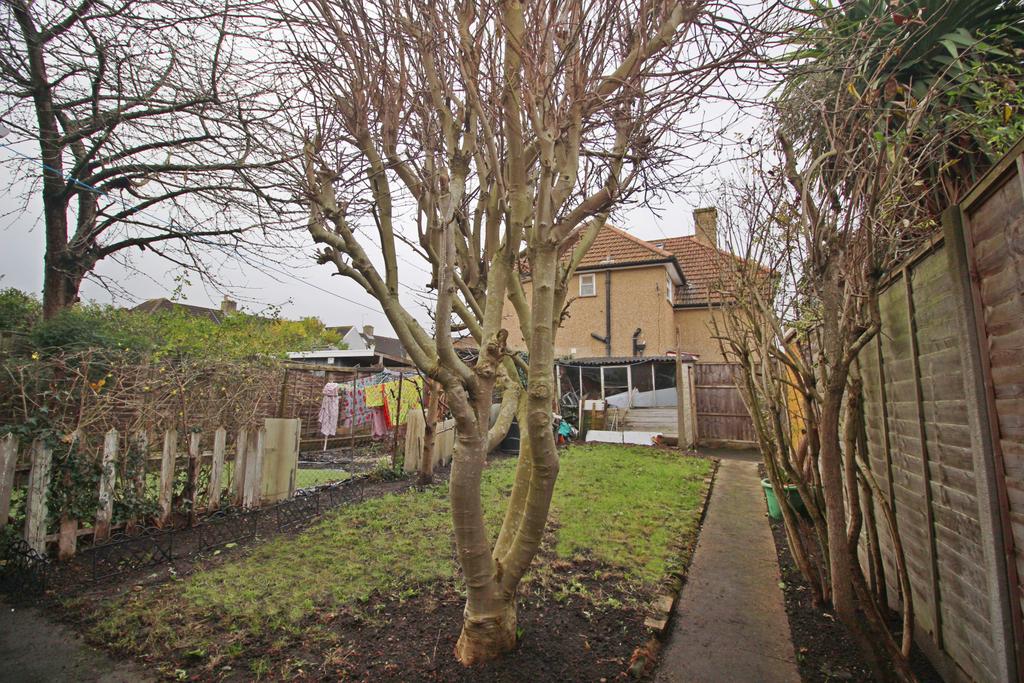 3 bed terraced to rent Cromwell Road, Hounslow TW