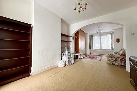 3 bedroom terraced house to rent, Cromwell Road , Hounslow, TW3