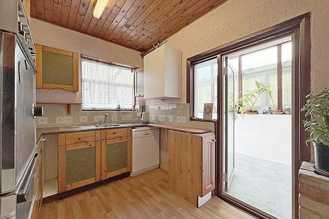 3 bedroom terraced house to rent, Cromwell Road , Hounslow, TW3
