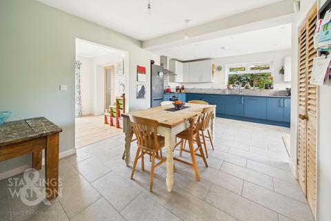 4 bedroom detached bungalow for sale, Park Close, Norwich NR14