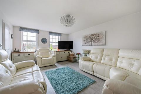 5 bedroom detached house for sale, Silk Throwsters Way, Whitchurch