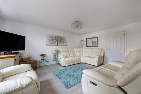 5 bedroom detached house for sale, Silk Throwsters Way, Whitchurch