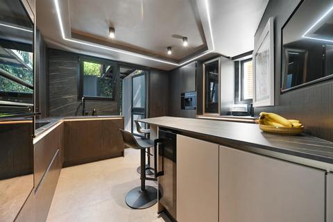 4 bedroom flat for sale, West Hill, Harrow HA2 0JQ