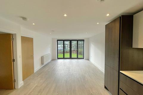2 bedroom flat to rent, Belgrave Close,