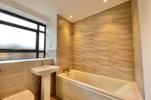 2 bedroom flat to rent, Belgrave Close,