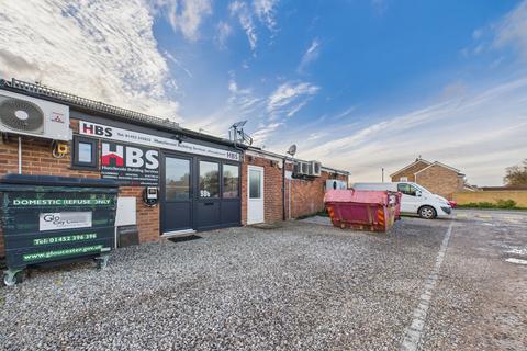 Property to rent - Insley Gardens, Hucclecote, Gloucester, Gloucestershire, GL3