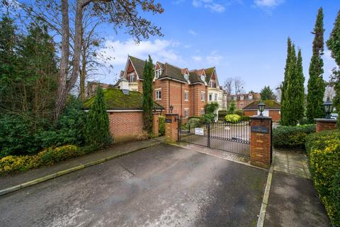 2 bedroom flat for sale, London Road, Surrey GU1