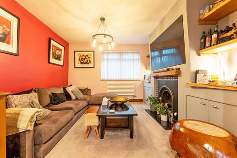 2 bedroom end of terrace house for sale, Station Road, Rushden, NN10