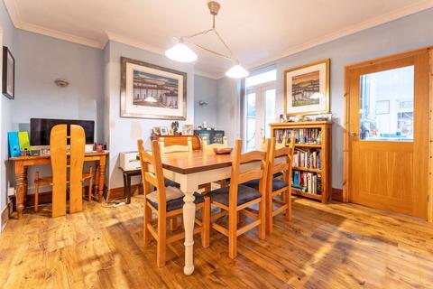 2 bedroom end of terrace house for sale, Station Road, Rushden, NN10