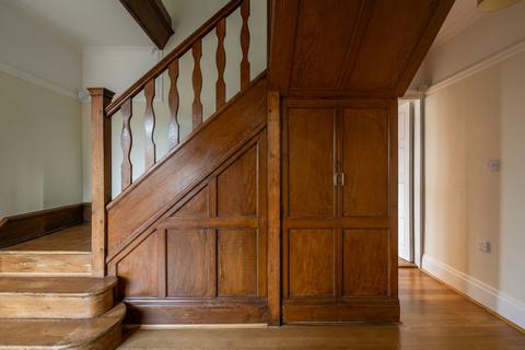 4 bedroom detached house for sale, Carlton Road, Redhill, RH1