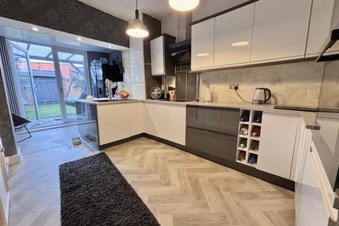 2 bedroom end of terrace house for sale, Melrose Avenue, Layton FY3