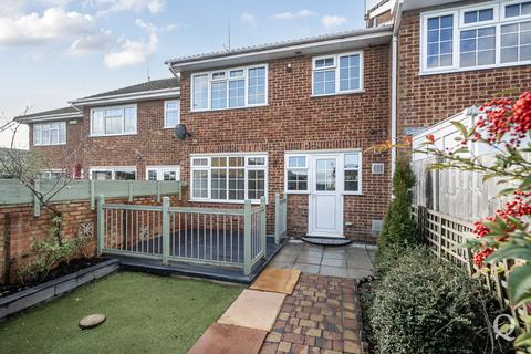 3 bedroom terraced house to rent, Collingwood Walk, Sittingbourne, Kent, ME10