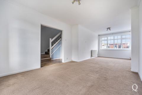 3 bedroom terraced house to rent, Collingwood Walk, Sittingbourne, Kent, ME10
