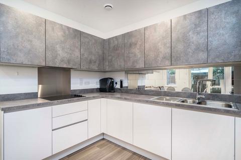 2 bedroom flat to rent, Hanbury Road, London W3