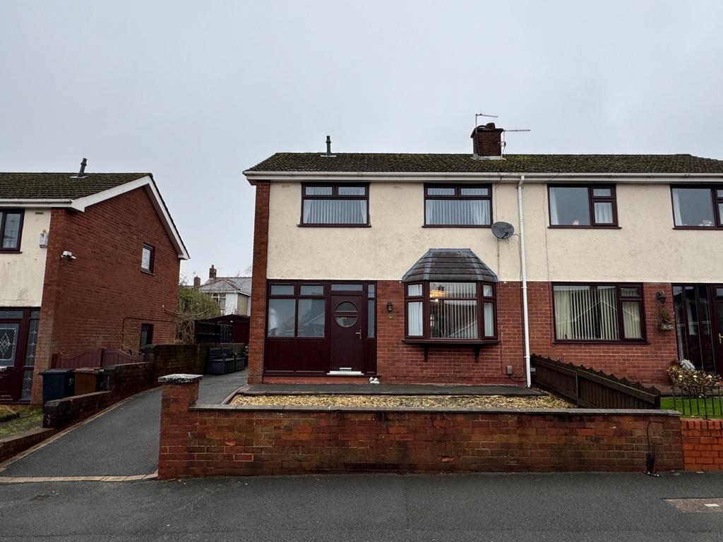 3 bed semi-detached house for sale Balcarres Aven