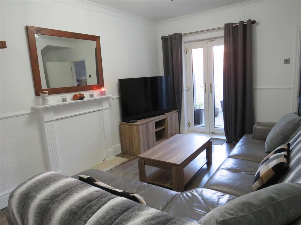 Lounge to rear