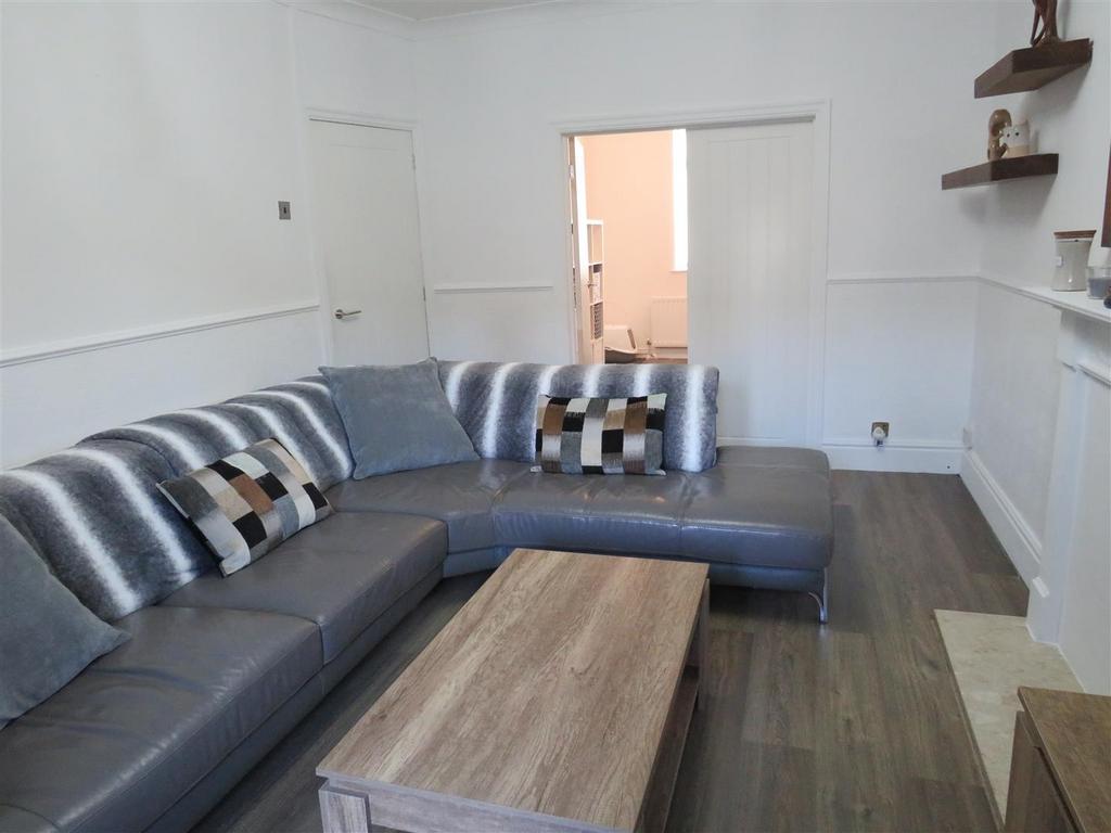 Lounge to rear