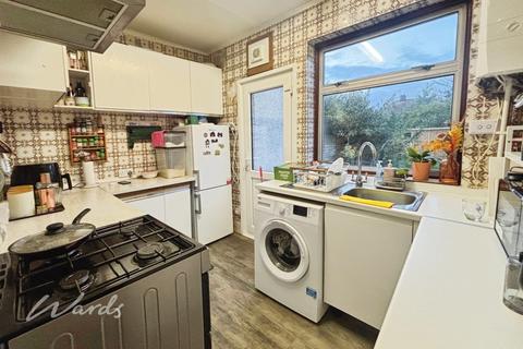 3 bedroom terraced house to rent, Montrose Avenue Welling DA16