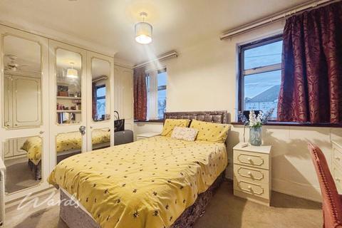 3 bedroom terraced house to rent, Montrose Avenue Welling DA16