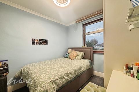 3 bedroom terraced house to rent, Montrose Avenue Welling DA16