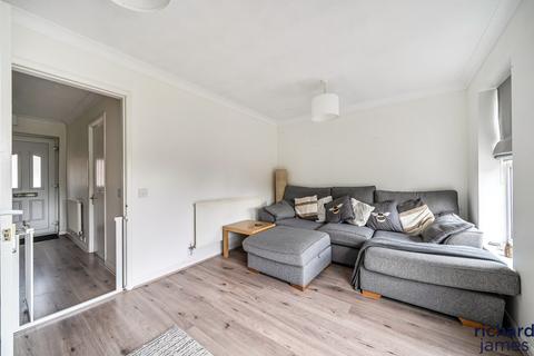 2 bedroom terraced house for sale, Meadow Road, Swindon, SN2