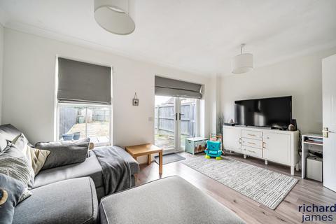 2 bedroom terraced house for sale, Meadow Road, Swindon, SN2