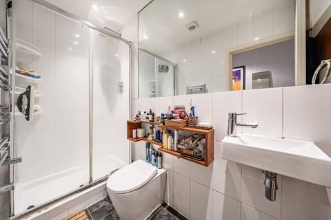 2 bedroom flat for sale, Kapuvar Close, London, SE15