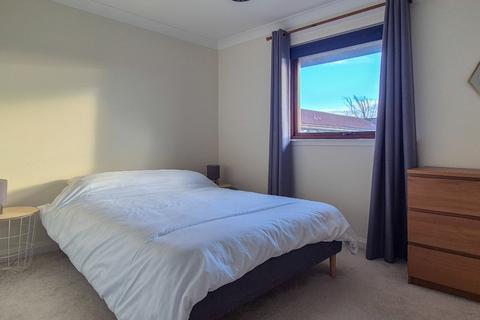 2 bedroom flat to rent, North Werber Place, Fettes, Edinburgh, EH4