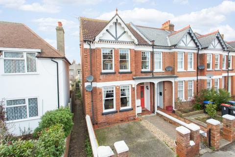 2 bedroom flat for sale, Douglas Road, Herne Bay, CT6
