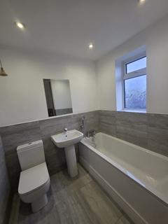 4 bedroom semi-detached house to rent, Clinton Place, Newcastle upon Tyne NE3