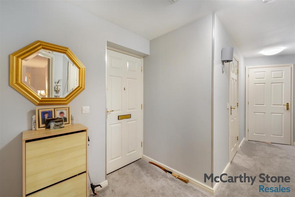 8673698-interior11.jpg