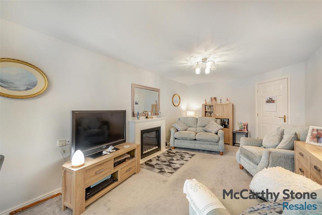 8673698-interior10.jpg