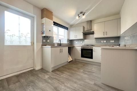 2 bedroom semi-detached house to rent, Wingfield Road, Bilton Grange, Hull, East Yorkshire, HU9