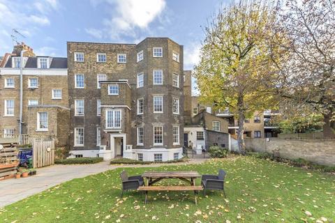 3 bedroom flat for sale, Slievemore Close, London SW4