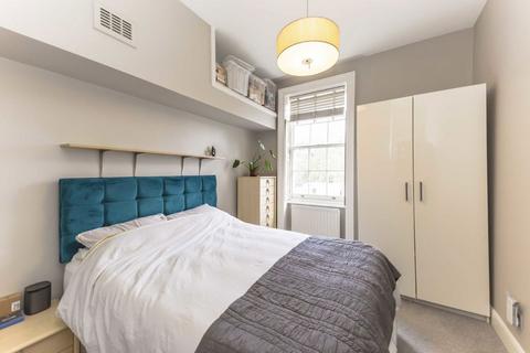 3 bedroom flat for sale, Slievemore Close, London SW4