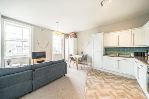 3 bedroom flat for sale, Slievemore Close, London SW4