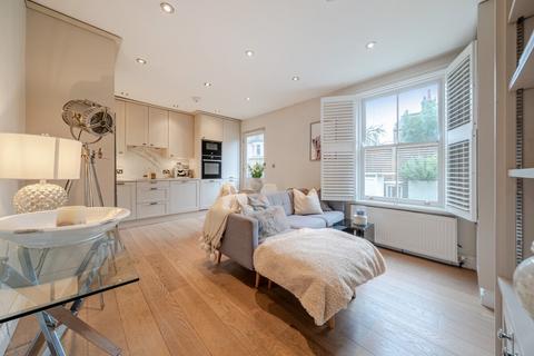 2 bedroom flat for sale, Haverhill Road, Balham, London, SW12
