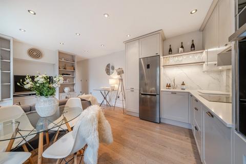2 bedroom flat for sale, Haverhill Road, Balham, London, SW12