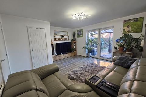 2 bedroom house for sale, at Mile Stone Piece, Benson, Oxford OX10