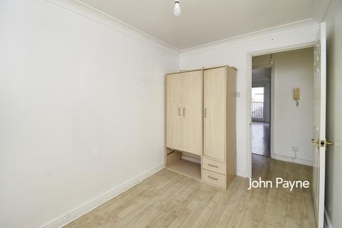 2 bedroom flat to rent, Harlinger Street Woolwich SE18