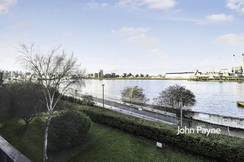 2 bedroom flat to rent, Harlinger Street Woolwich SE18