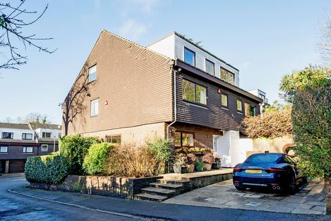 4 bedroom semi-detached house for sale, Mill Hill NW7