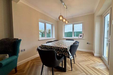 3 bedroom detached bungalow for sale, Bronwydd Arms, Carmarthen, SA33